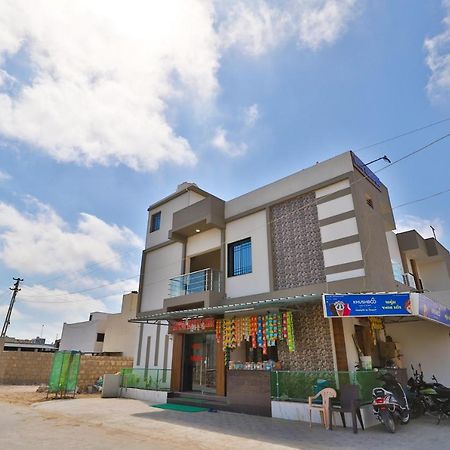 Spot On 37366 Hotel Mahalaxmi Dwārka Buitenkant foto