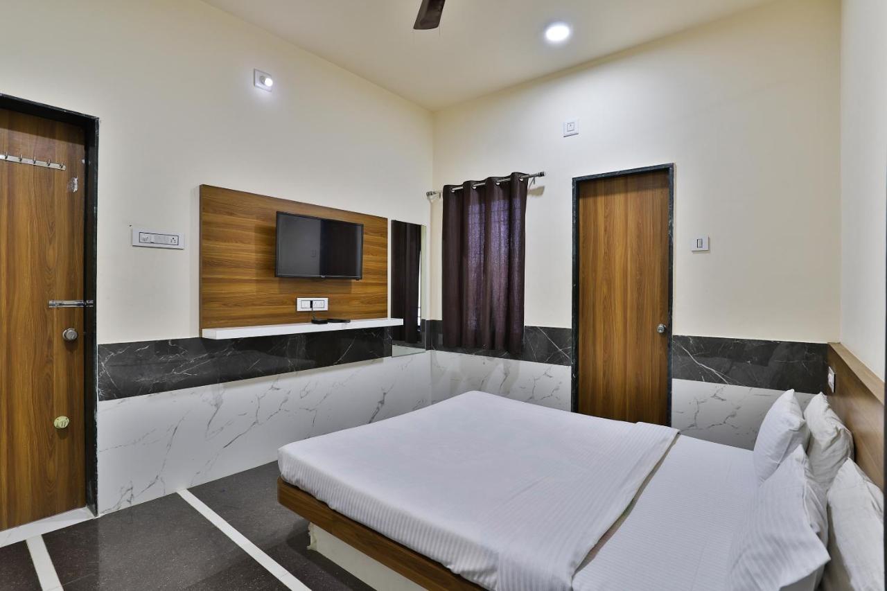 Spot On 37366 Hotel Mahalaxmi Dwārka Buitenkant foto