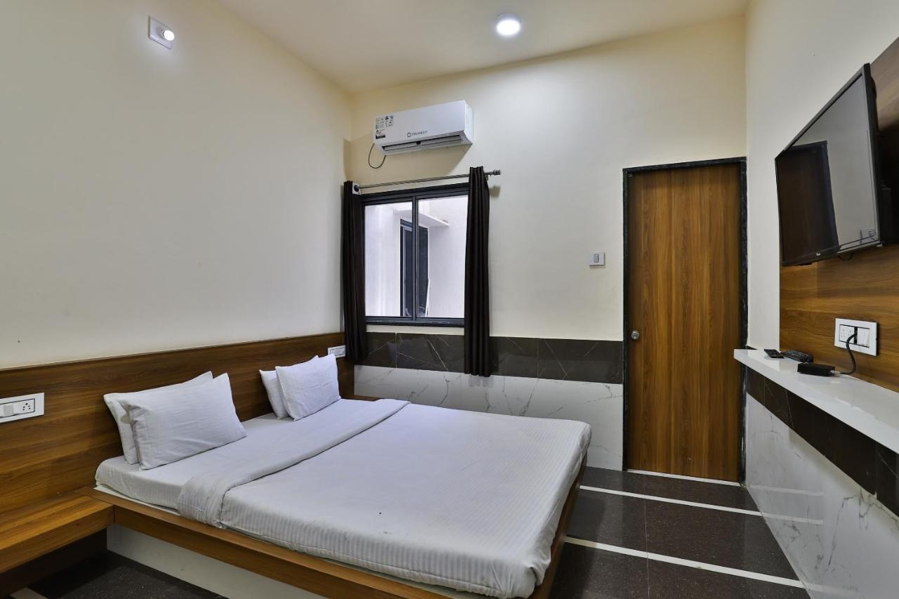 Spot On 37366 Hotel Mahalaxmi Dwārka Buitenkant foto