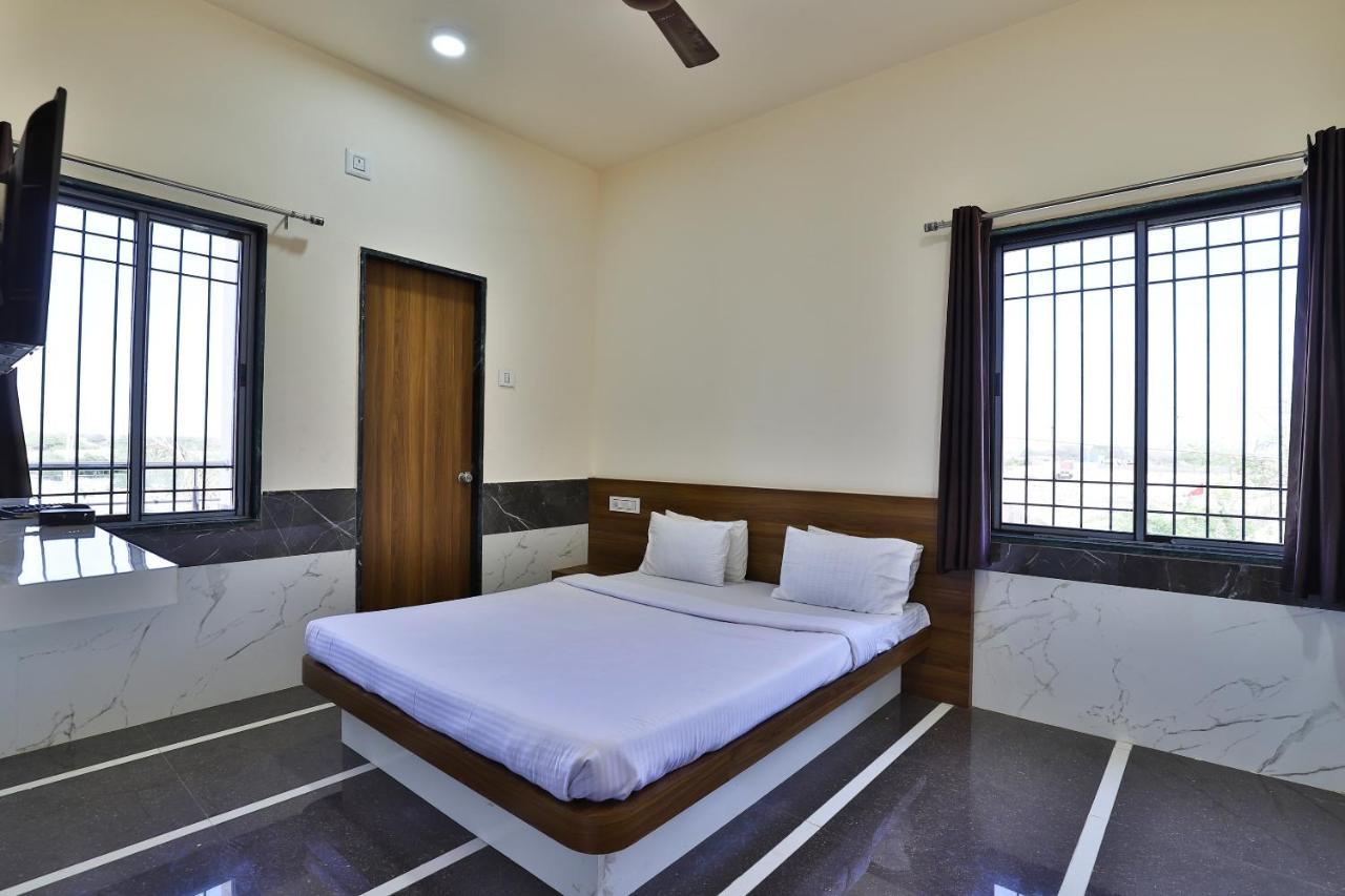 Spot On 37366 Hotel Mahalaxmi Dwārka Buitenkant foto