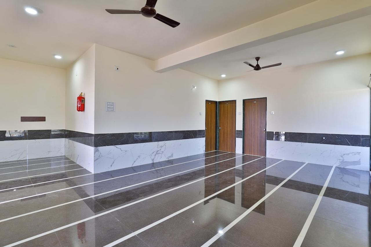Spot On 37366 Hotel Mahalaxmi Dwārka Buitenkant foto