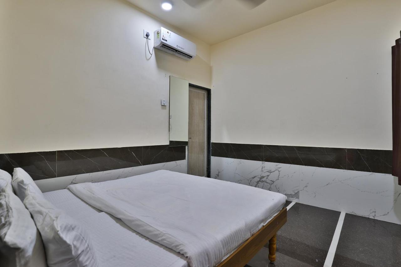 Spot On 37366 Hotel Mahalaxmi Dwārka Buitenkant foto