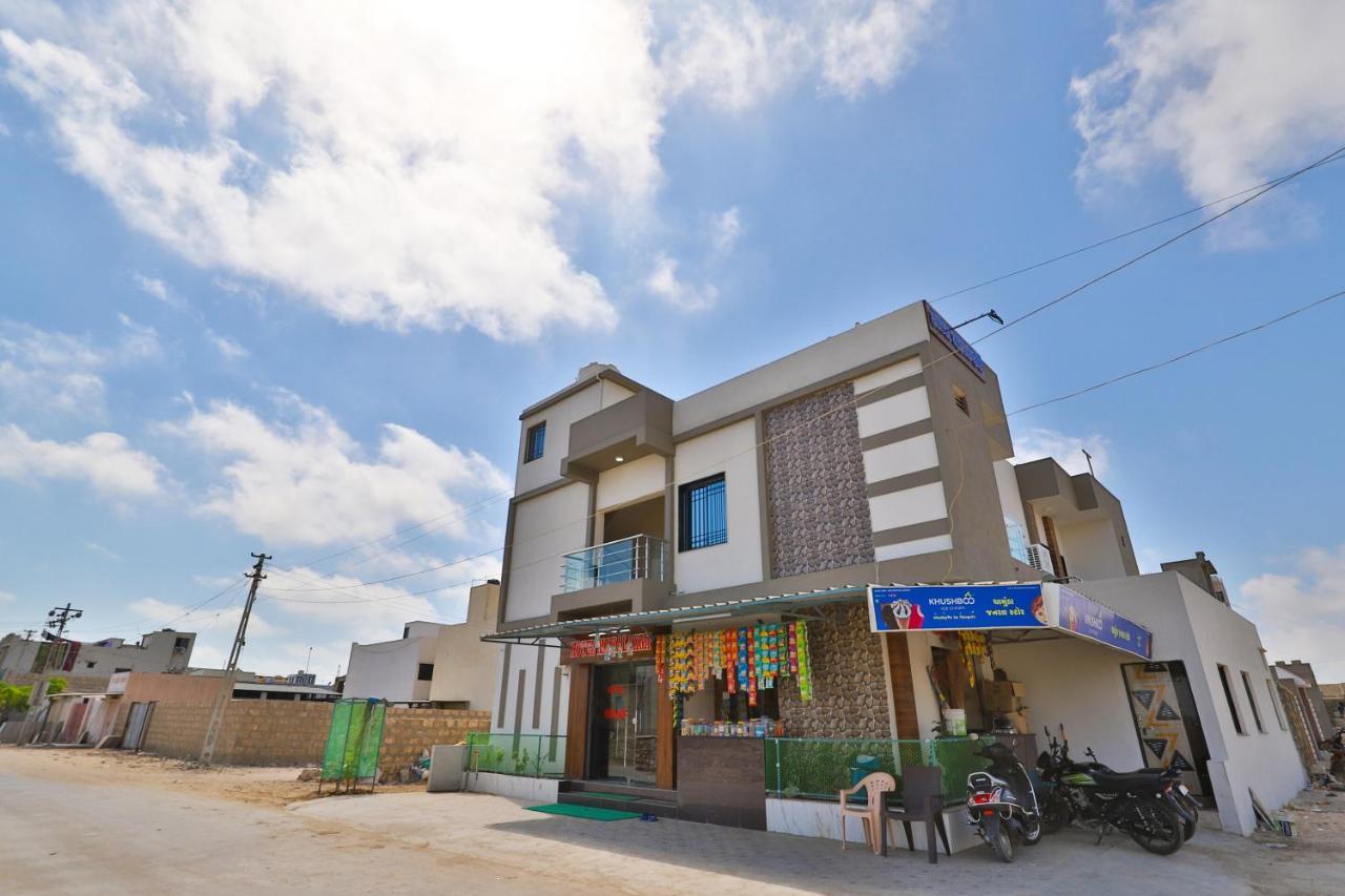 Spot On 37366 Hotel Mahalaxmi Dwārka Buitenkant foto