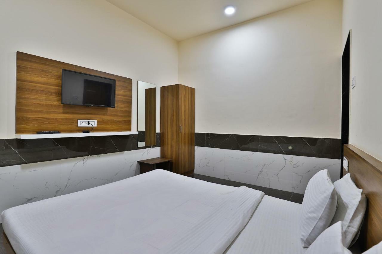 Spot On 37366 Hotel Mahalaxmi Dwārka Buitenkant foto