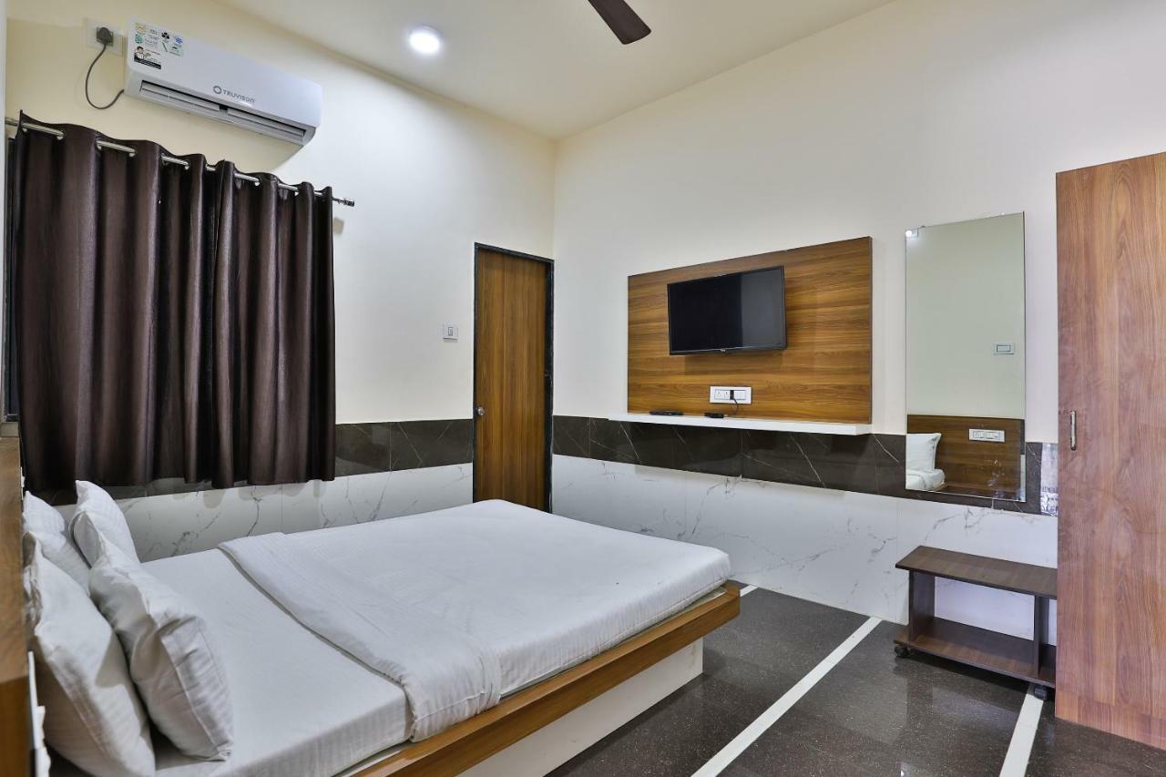 Spot On 37366 Hotel Mahalaxmi Dwārka Buitenkant foto