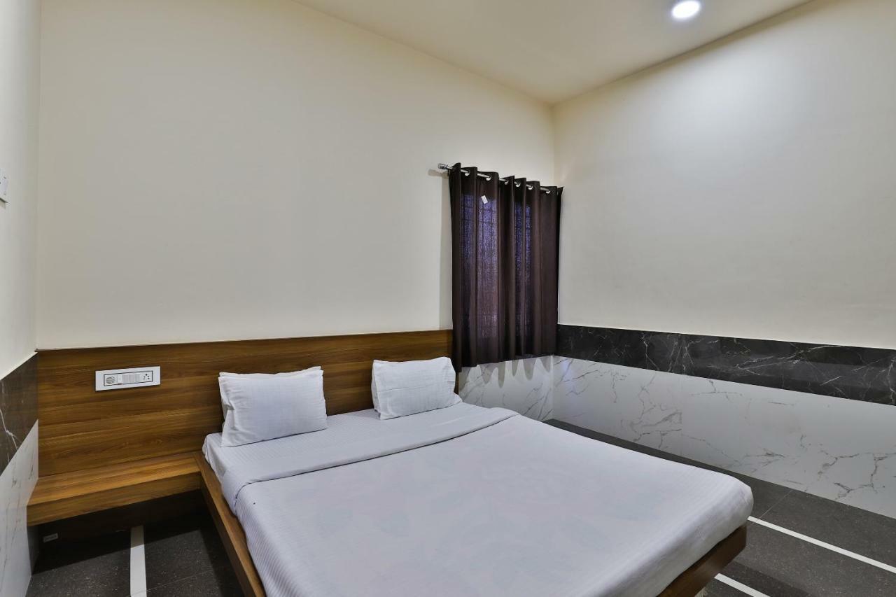 Spot On 37366 Hotel Mahalaxmi Dwārka Buitenkant foto