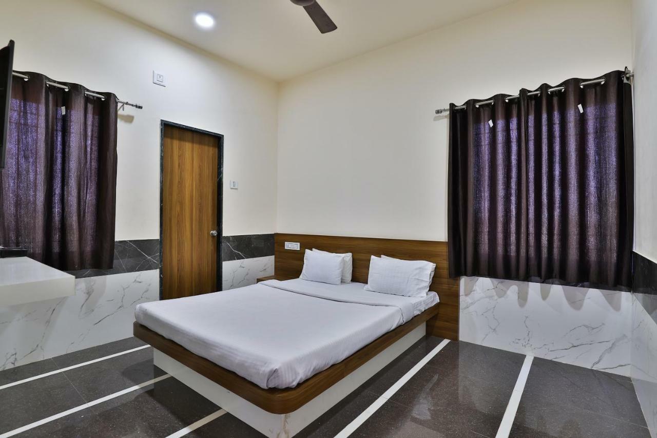 Spot On 37366 Hotel Mahalaxmi Dwārka Buitenkant foto