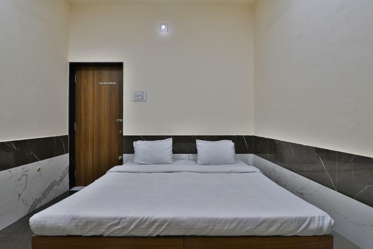 Spot On 37366 Hotel Mahalaxmi Dwārka Buitenkant foto
