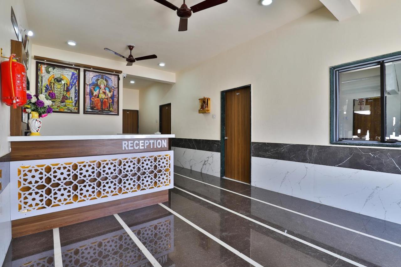 Spot On 37366 Hotel Mahalaxmi Dwārka Buitenkant foto
