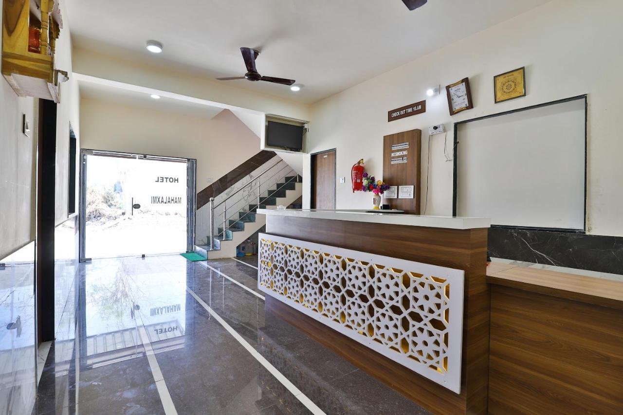 Spot On 37366 Hotel Mahalaxmi Dwārka Buitenkant foto