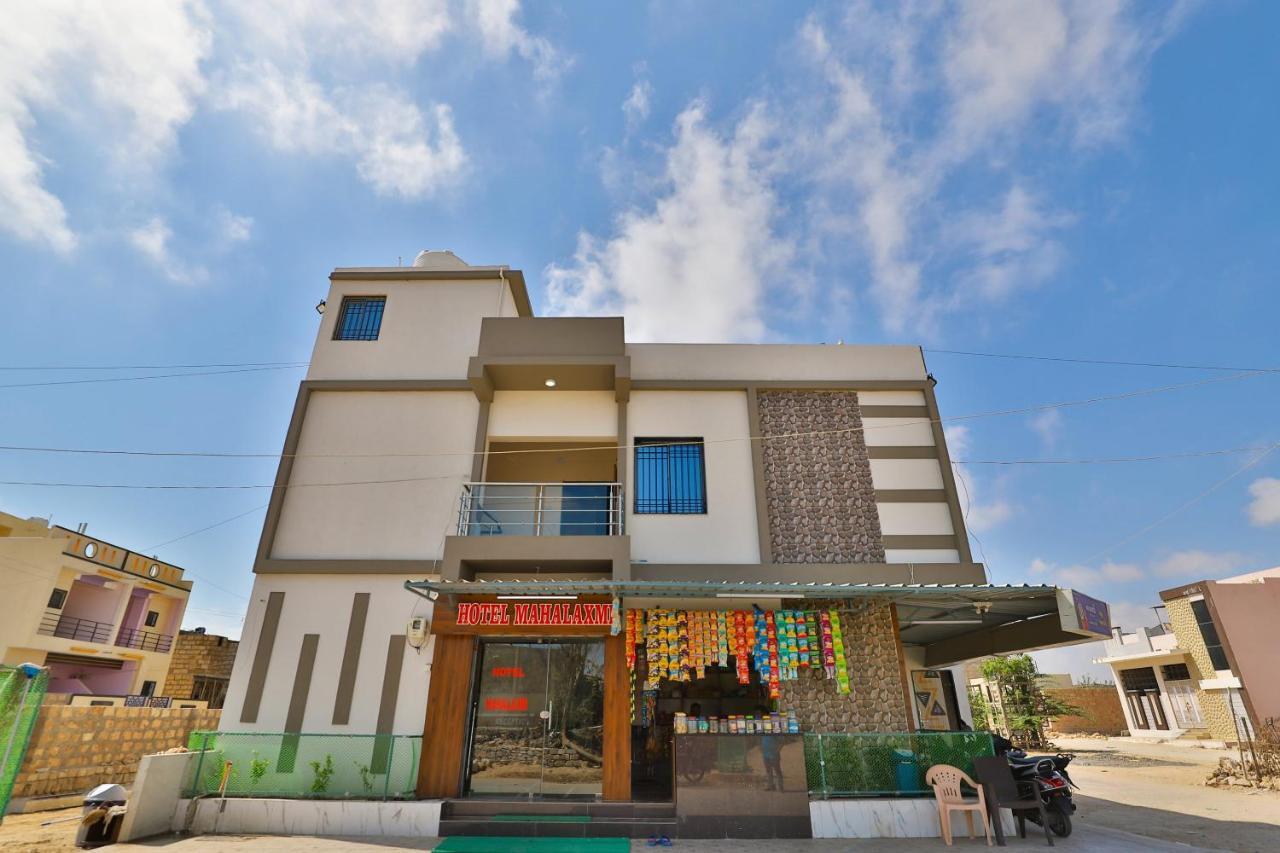 Spot On 37366 Hotel Mahalaxmi Dwārka Buitenkant foto